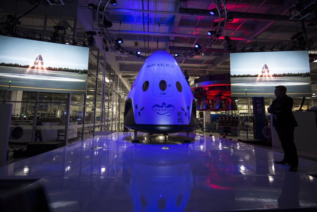 technology-night-space-capsule-theatre-science-893800-pxhere.com